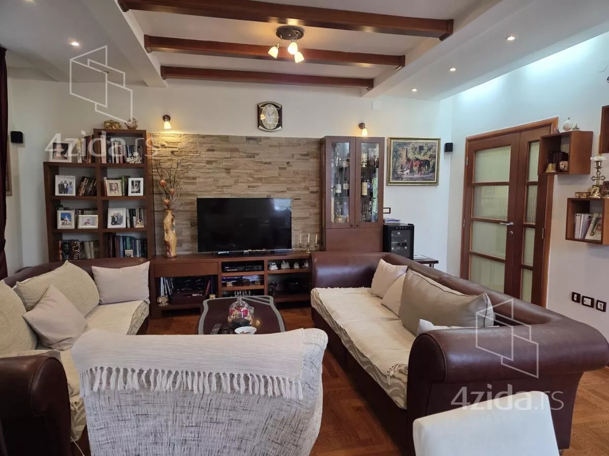 Petosoban stan | 4zida