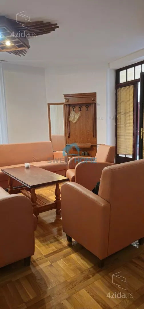 Poslovna zgrada | 4zida