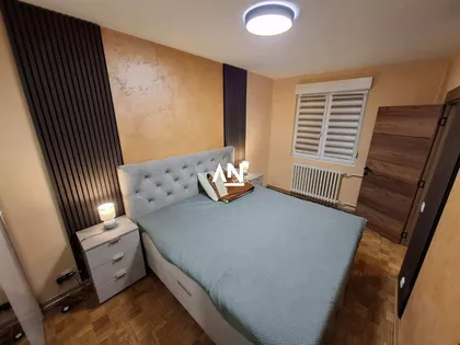 Ismeta Mujezinovića | 4zida.rs