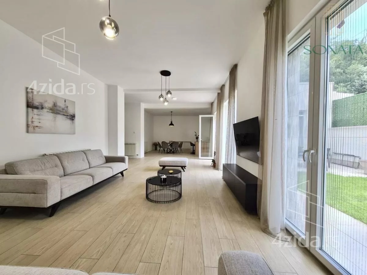 Šestosoban stan | 4zida