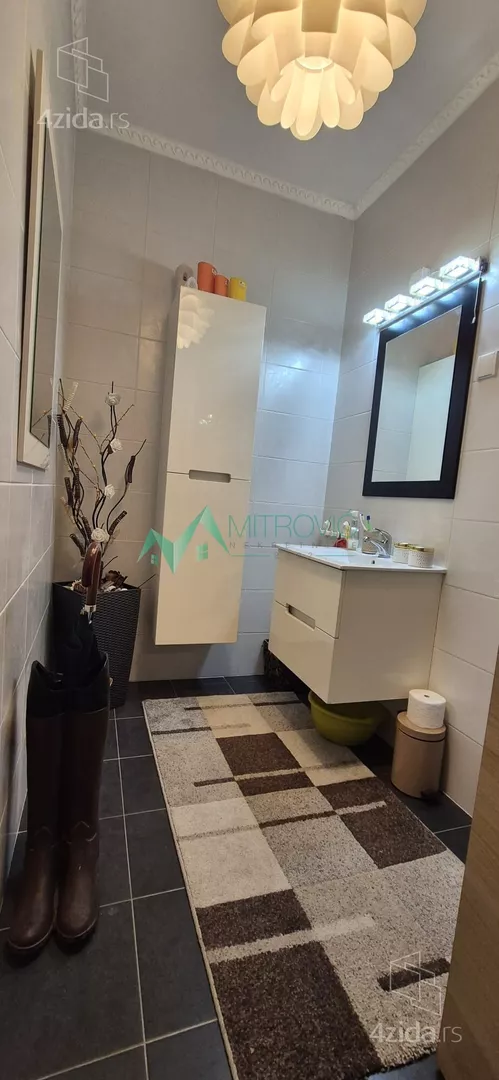 Četvoroiposoban stan | 4zida