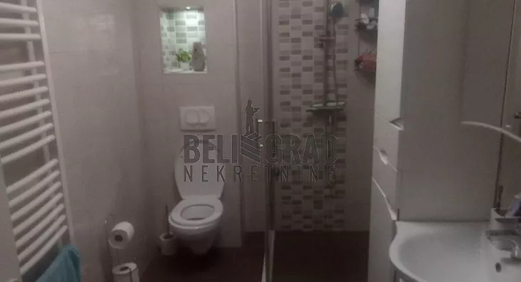 Šestosoban stan | 4zida