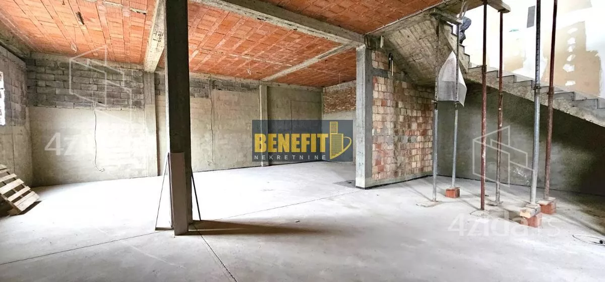 Poslovna zgrada | 4zida