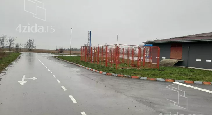 Poslovna zgrada | 4zida