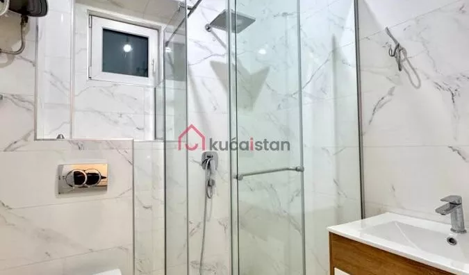 Poslovna zgrada | 4zida