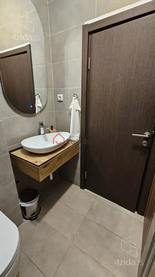 Petosoban stan | 4zida