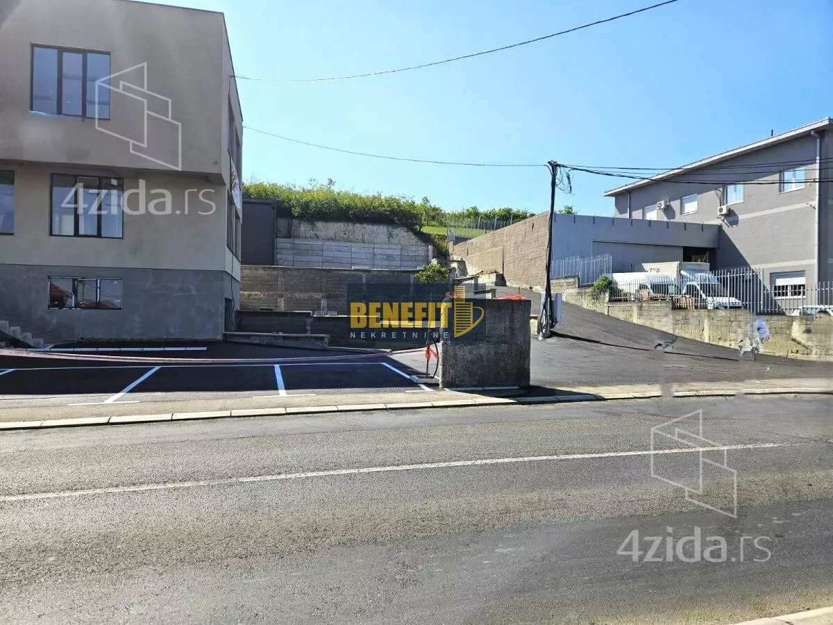 Poslovna zgrada | 4zida