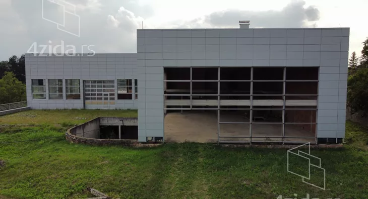 Poslovna zgrada | 4zida