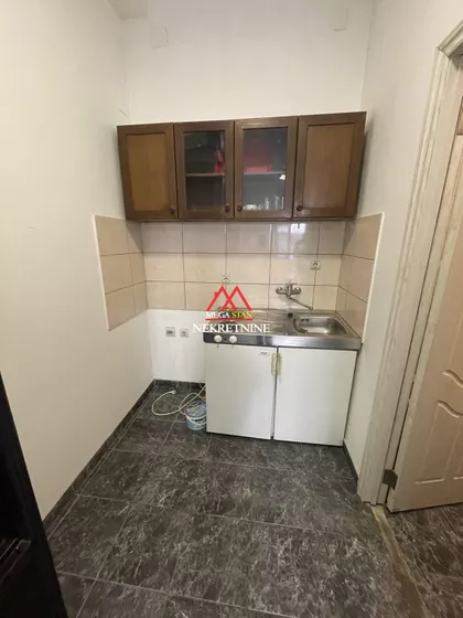 Trg Komenskog | 4zida.rs