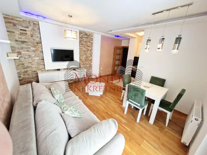 Crveni Pevac | 4zida.rs