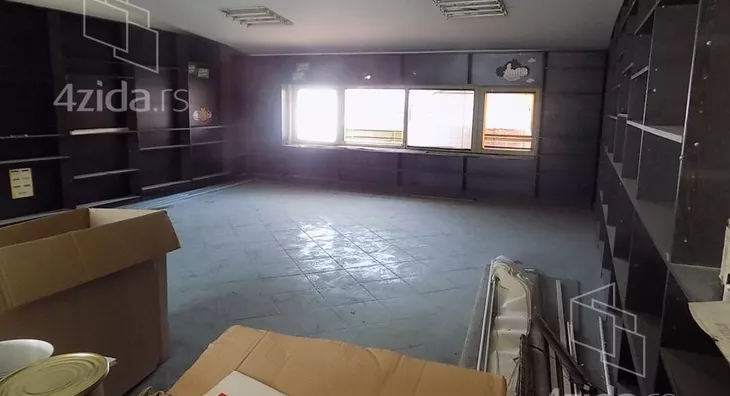 Poslovna zgrada | 4zida