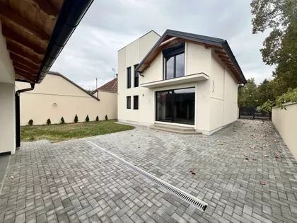 Mali Radanovac | 4zida.rs