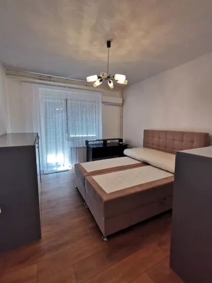 Trg Marije Trandafil | 4zida.rs