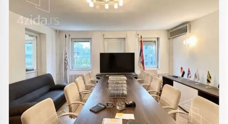 Sedmosoban stan | 4zida