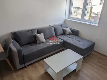 Jovana Popovića | 4zida.rs