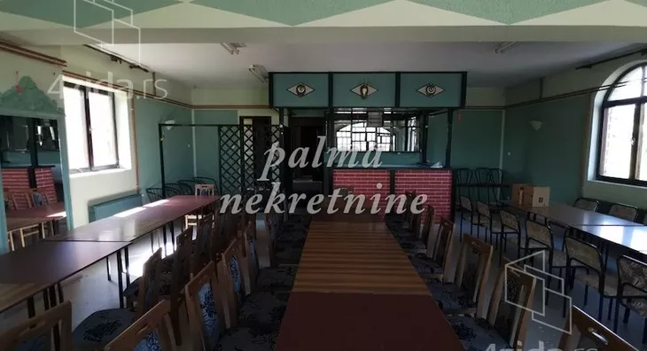 Poslovna zgrada | 4zida