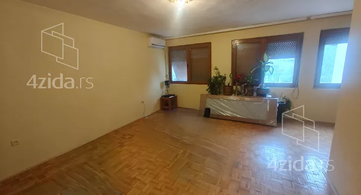 Šestosoban stan | 4zida
