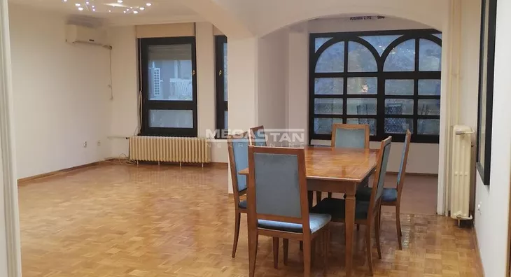 Četvoroiposoban stan | 4zida