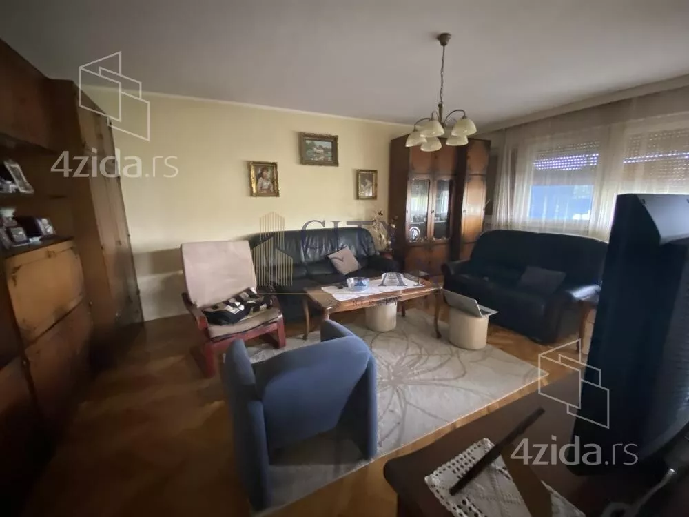 Troiposoban stan | 4zida