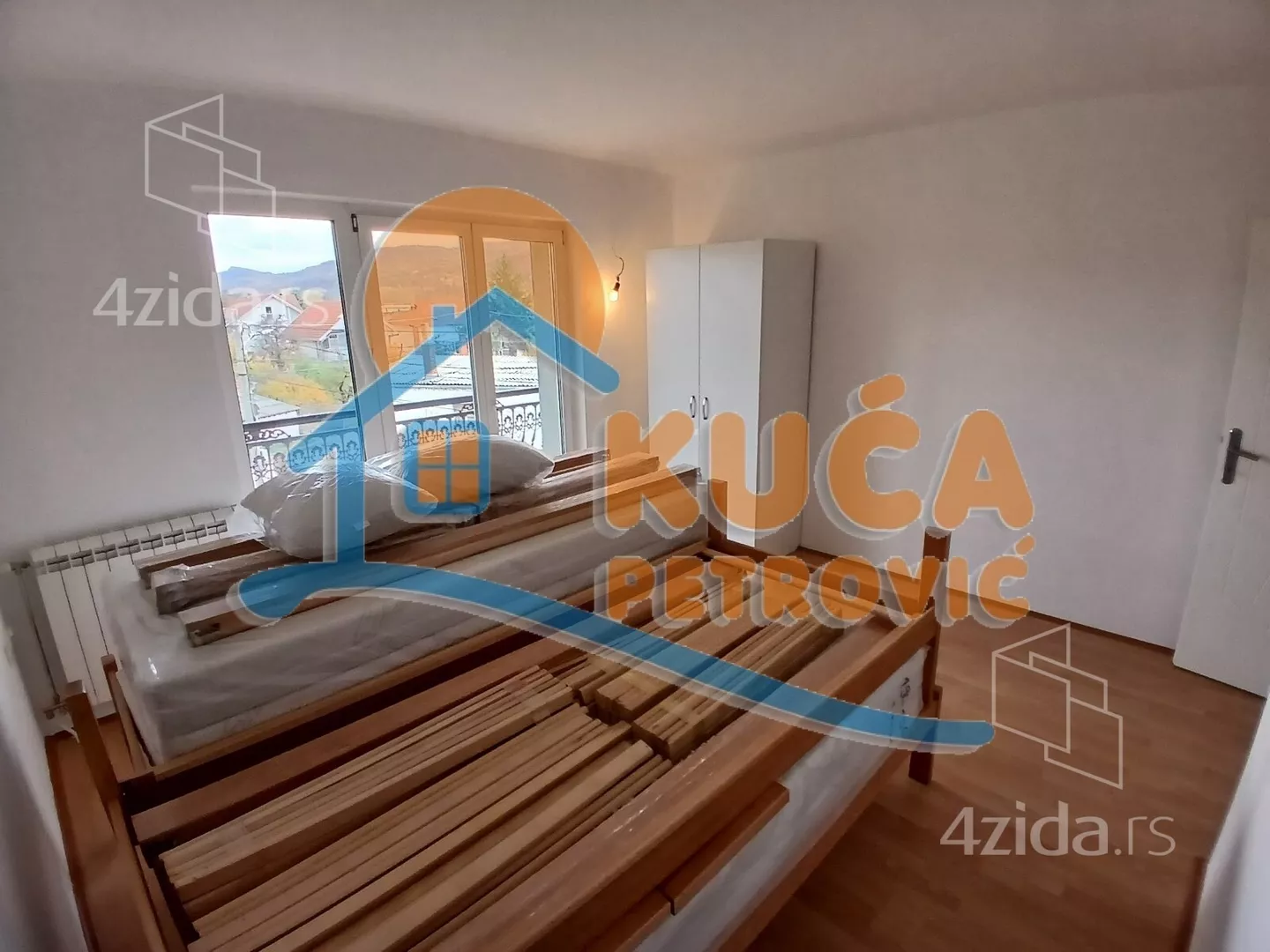 Lokal | 4zida