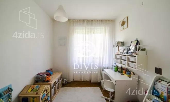 Četvoroiposoban stan | 4zida