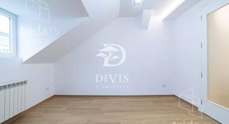 Četvoroiposoban stan | 4zida