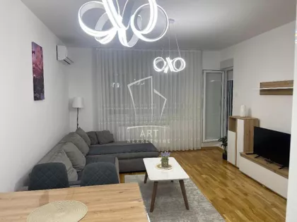 Dva bela goluba | 4zida.rs