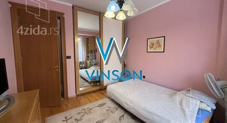 Šestosoban stan | 4zida