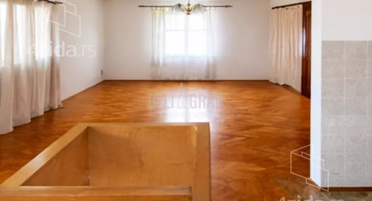 Četvoroiposoban stan | 4zida