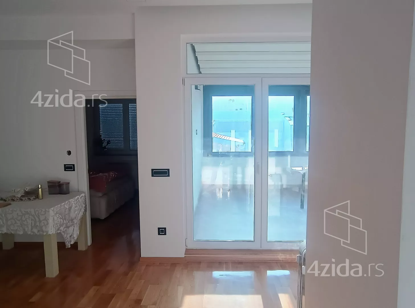 Šestosoban stan | 4zida