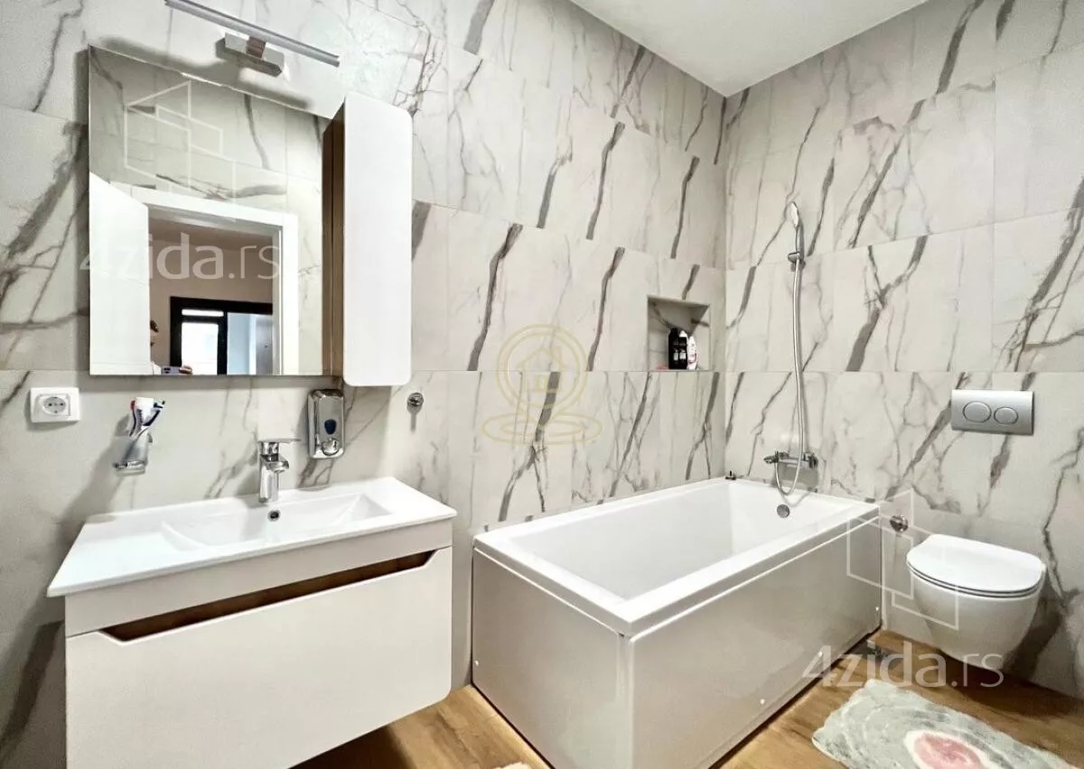 Poslovna zgrada | 4zida