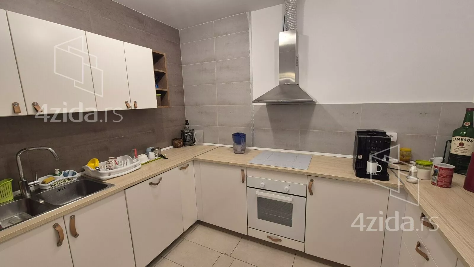 Poslovna zgrada | 4zida