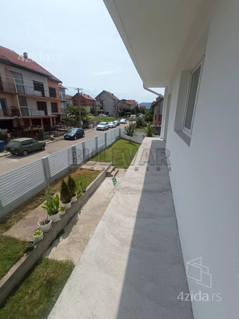 Lokal | 4zida