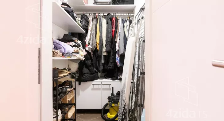 Četvoroiposoban stan | 4zida