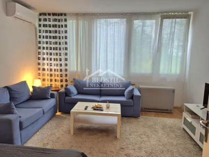 Jovana Bijelića | 4zida.rs