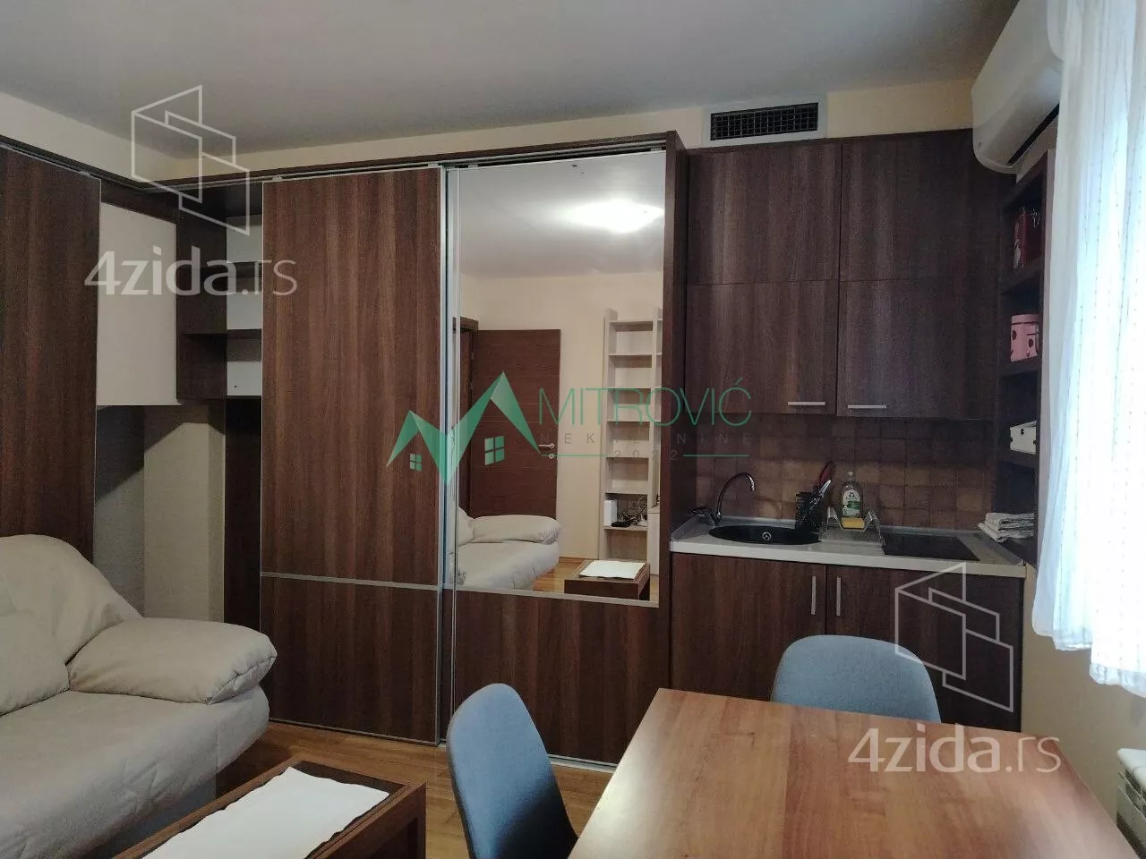 Jednoiposoban stan | 4zida