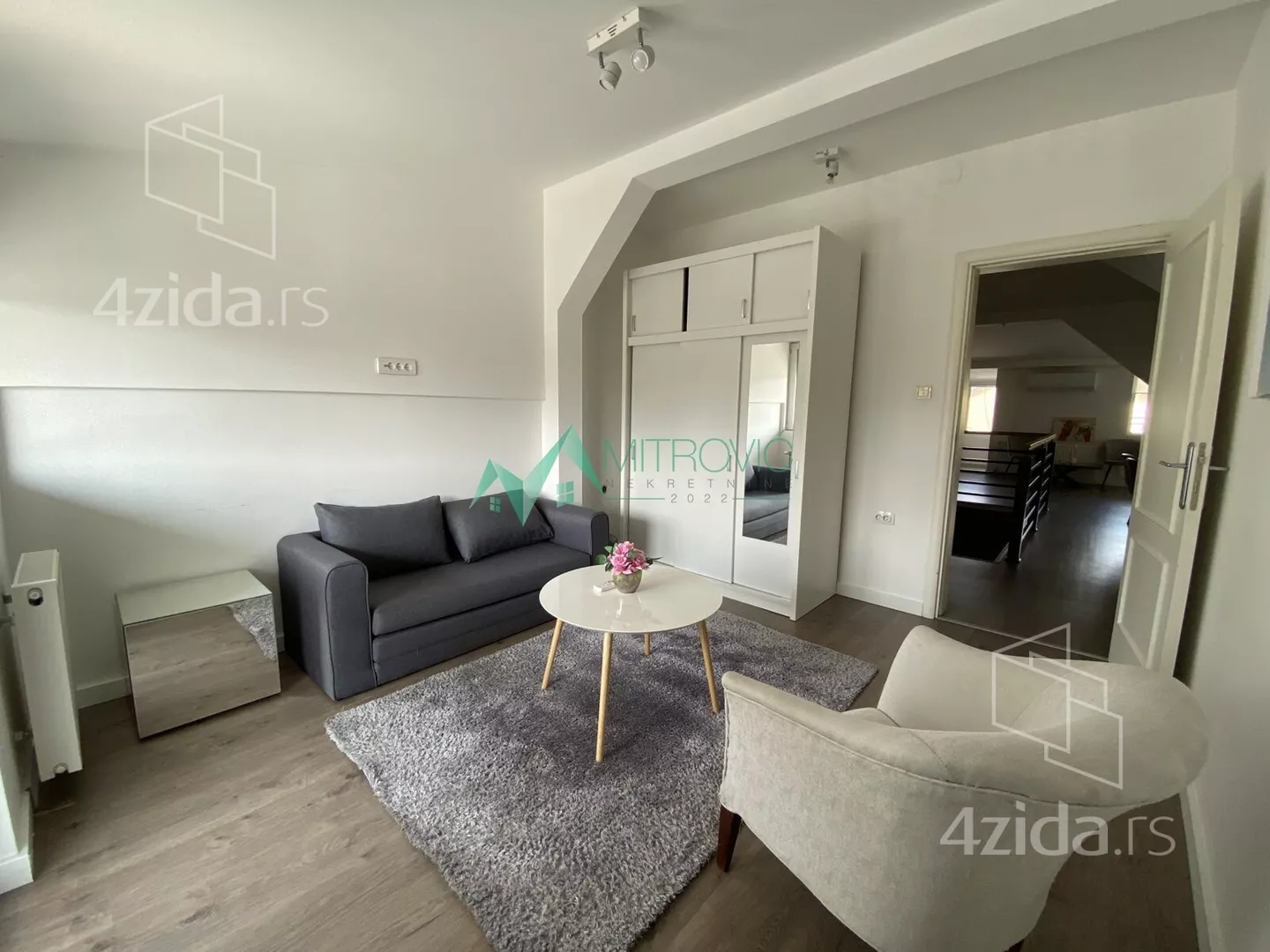 Četvoroiposoban stan | 4zida