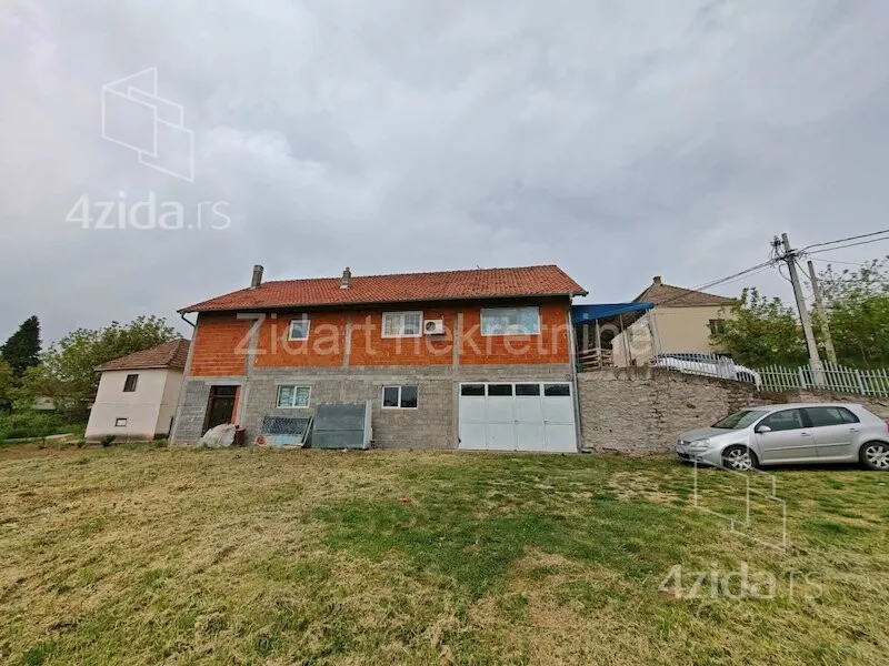 Lokal | 4zida