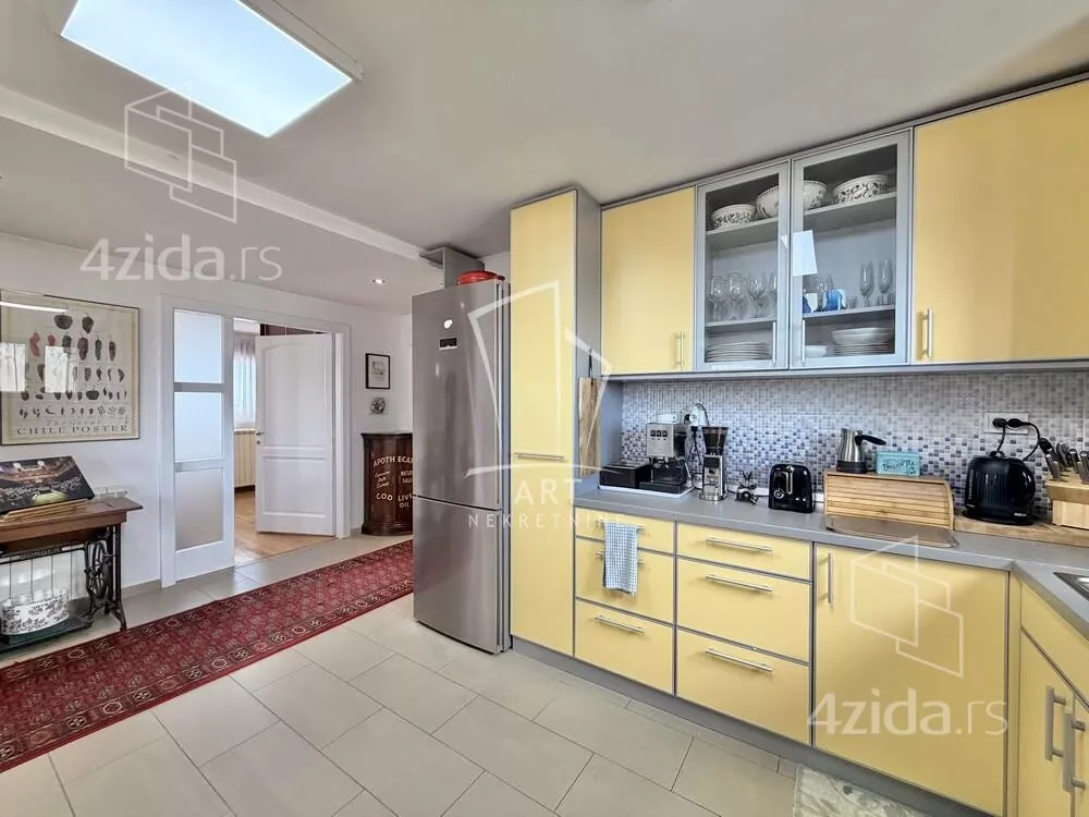 Četvoroiposoban stan | 4zida