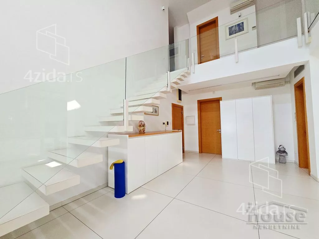 Sedmosoban stan | 4zida