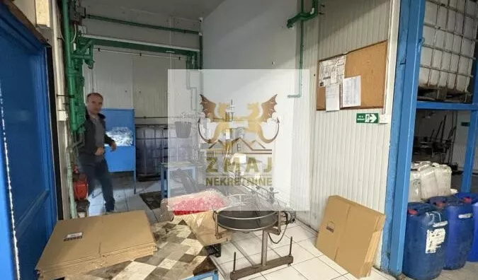 Poslovna zgrada | 4zida