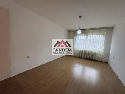 Crveni Pevac | 4zida.rs