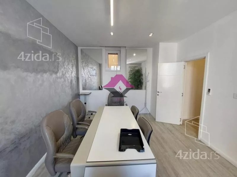Četvoroiposoban stan | 4zida