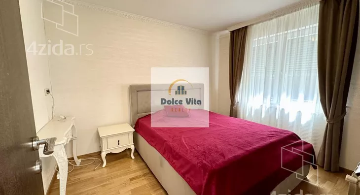 Šestosoban stan | 4zida