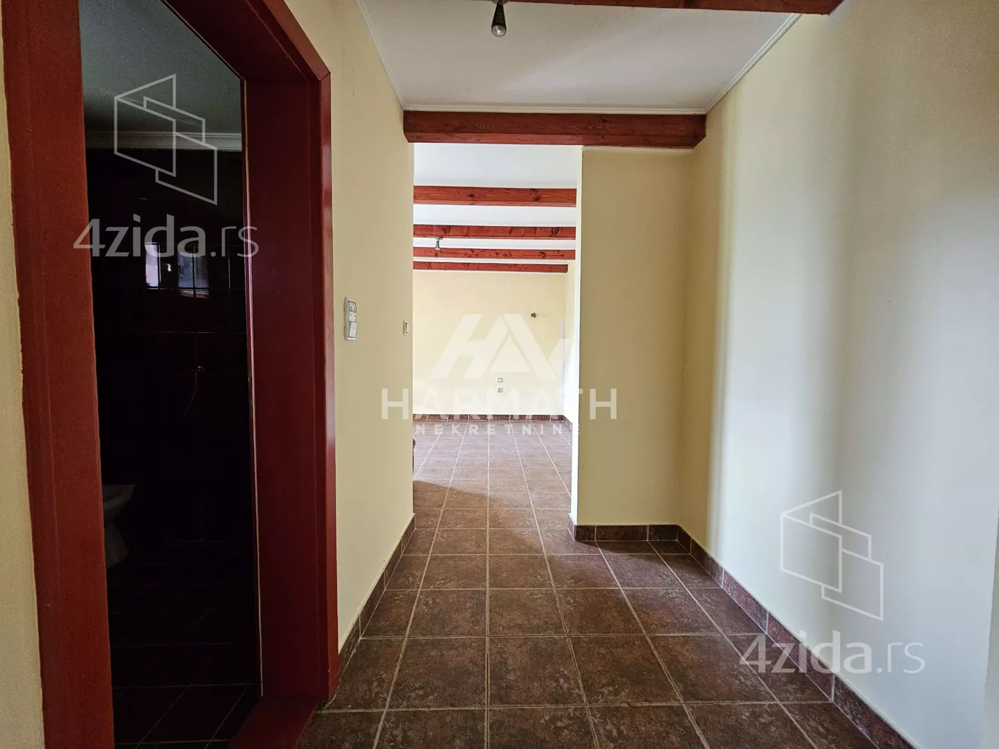 Poslovna zgrada | 4zida