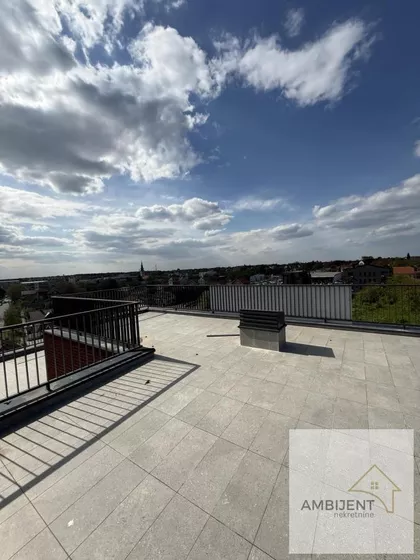 Surčin (mesto) | 4zida.rs