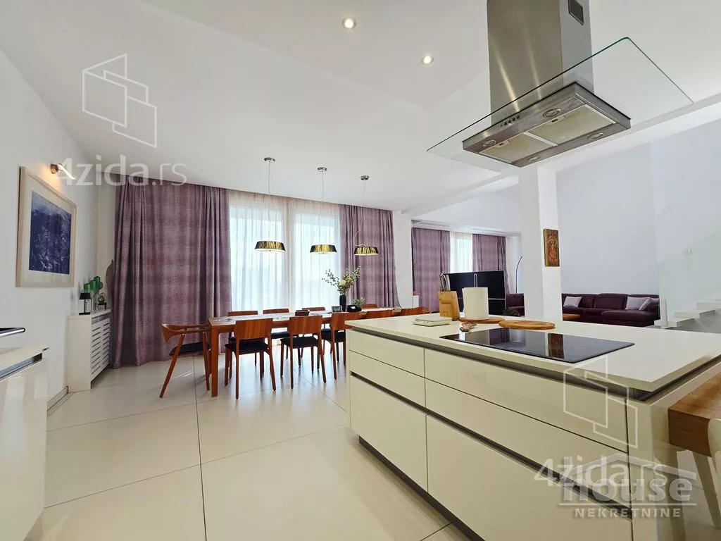 Sedmosoban stan | 4zida