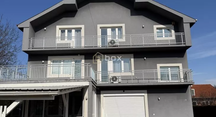 Poslovna zgrada | 4zida