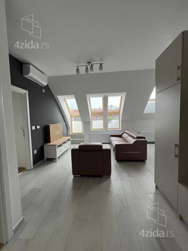 Šestosoban stan | 4zida