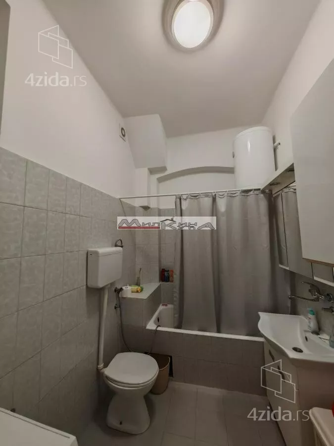 Četvoroiposoban stan | 4zida